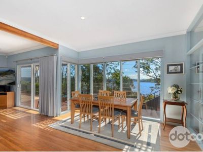 15 Wilkie-King Avenue, Saratoga