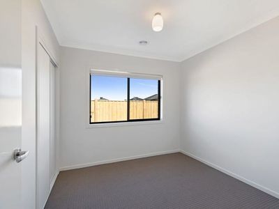 10 Fothergil Grove, Truganina