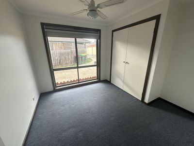 2 / 75 Silvereye Crescent, Werribee