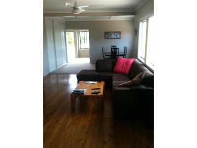 18 Mount Street, Mount Saint Thomas