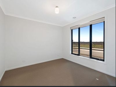 10 Fothergil Grove, Truganina