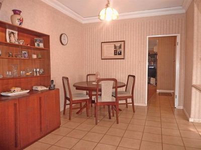 210 Moorefields Rd, Beverly Hills