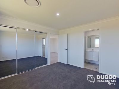 129 Champagne Drive, Dubbo