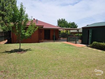 8 Lincoln Park Way, Dubbo
