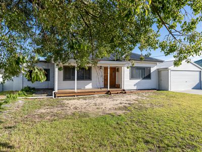 33 Kalkee Rd, Horsham