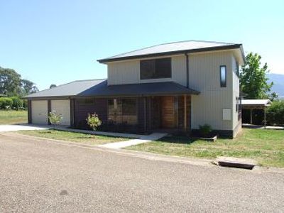3 Wonnangatta Avenue , Tawonga South