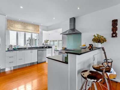 15 Seaview Road, Castor Bay