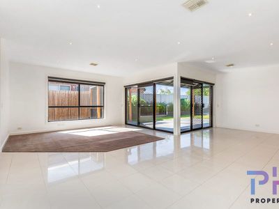 16 Bronze Drive, Kangaroo Flat