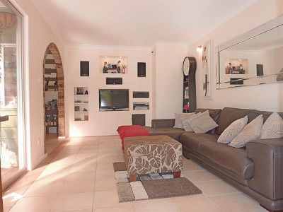 16 Stoney Creek Rd, Beverly Hills