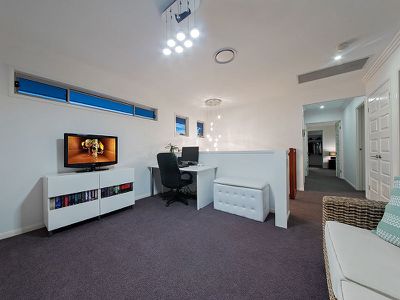 24 Feathertail Pl, Wakerley