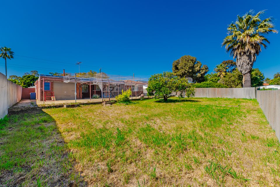 12 Adamson Rd, Parmelia