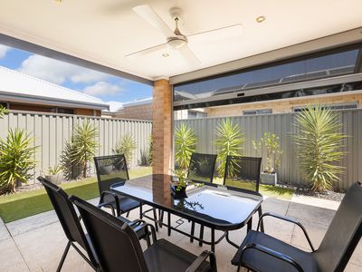 7 / 22 Whittaker Turn, Piara Waters