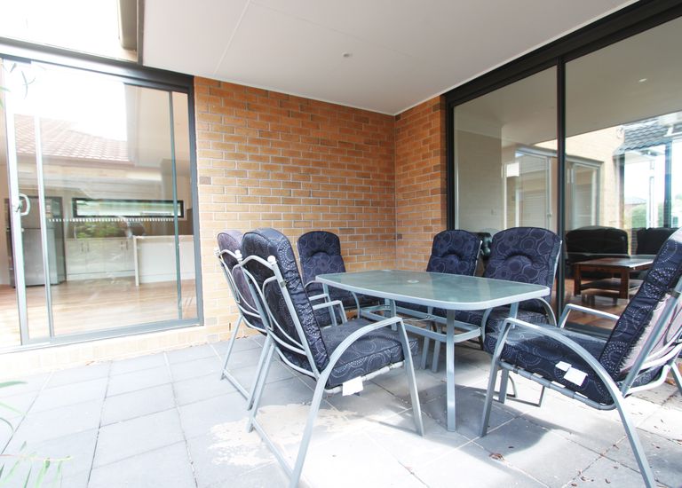 1 / 4 Harlington Street, Clayton