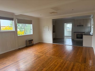 11 Kookaburra, Parkes