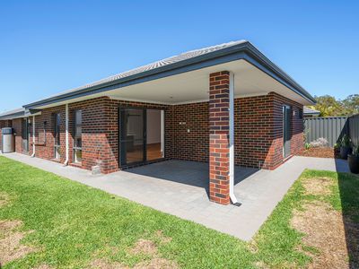 13 Denmark Loop, South Guildford