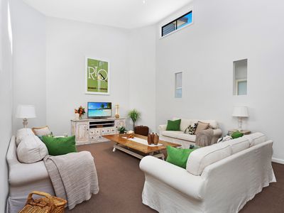 52 The Southern Parkway, Forster