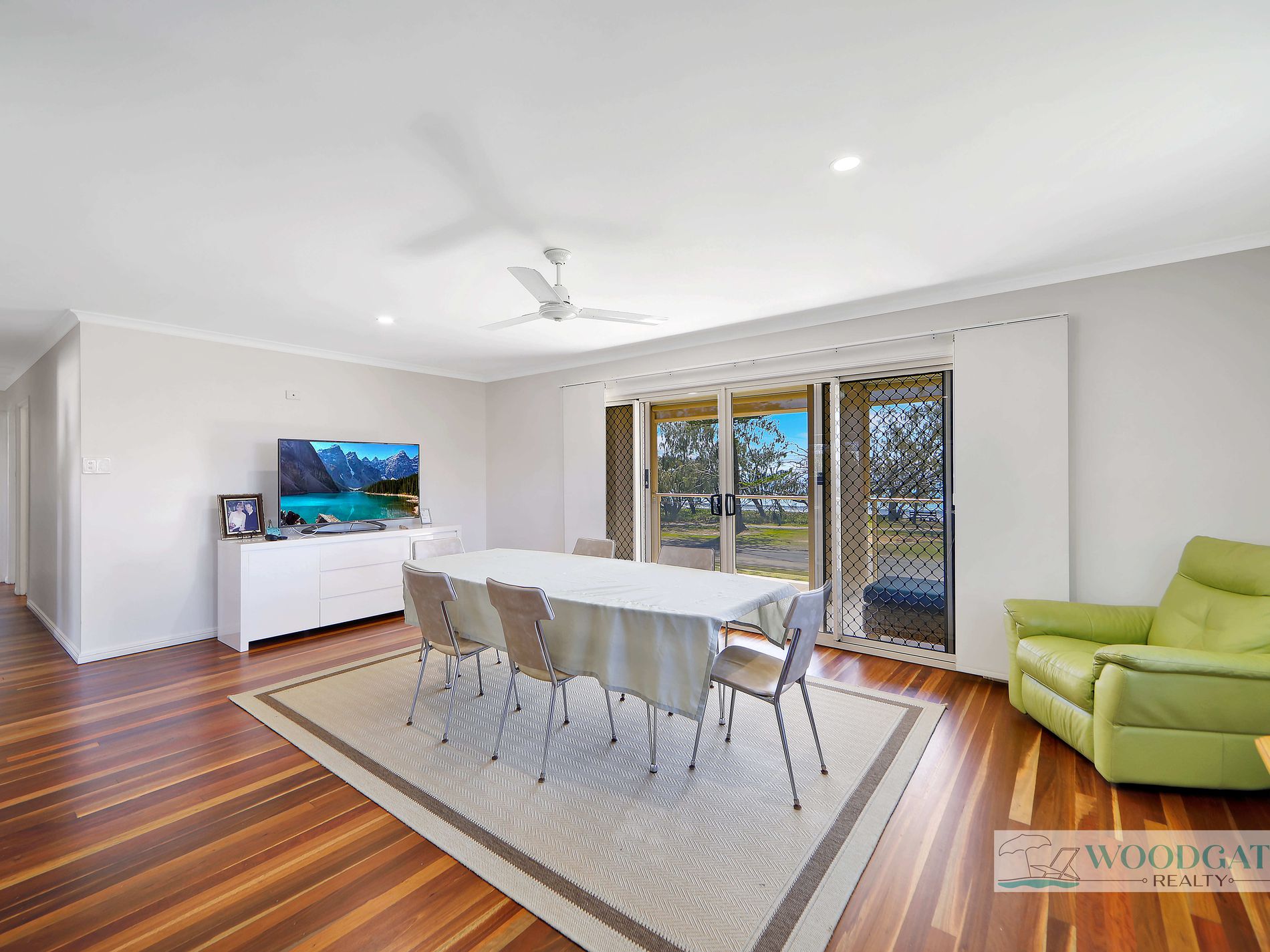 101 Esplanade, Woodgate