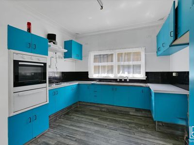 4 Sunrise Avenue, Budgewoi