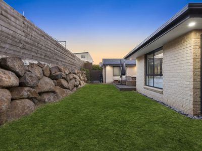 5 Eggleton Place, Wakerley