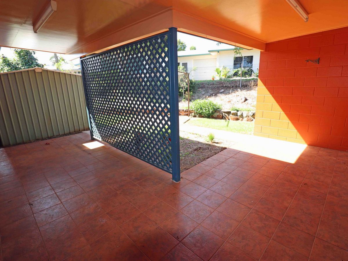 1 Paula Close, Atherton