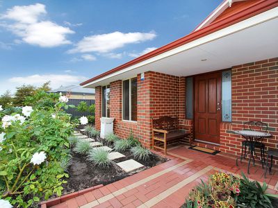 17 Octagon Gardens, Aveley