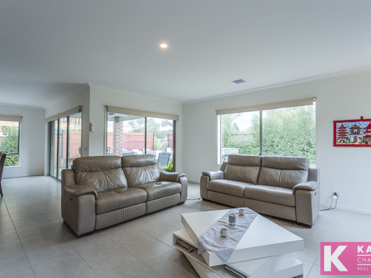 18 Flemington Rise, Officer Kaye Charles Real Estate