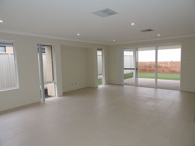 8 Kanooka Approach, Baldivis