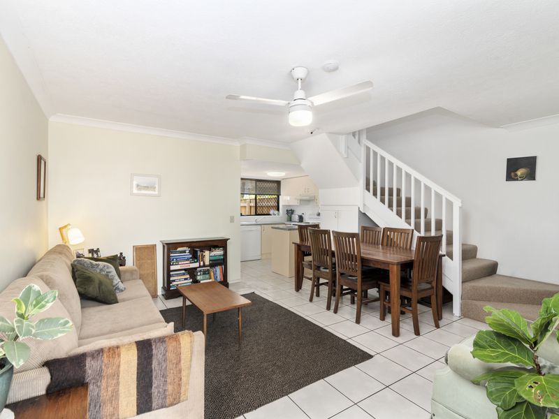 2 / 60 Coolangatta Road, Coolangatta