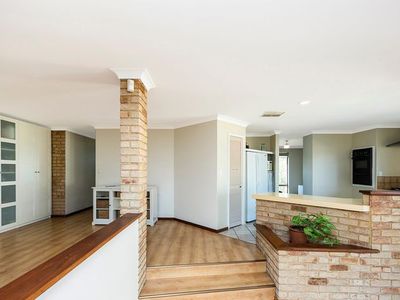 2 Tipuana Pl, Edgewater