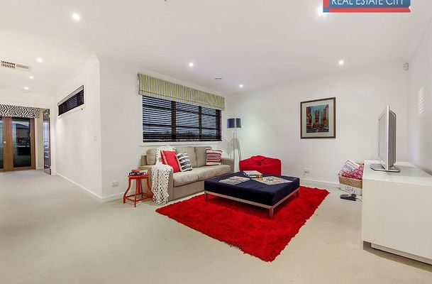 2 Firenze Road, Greenvale