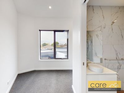 2 / 5 Maple Court, Doveton