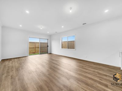 8 Petunia Crescent, Armstrong Creek