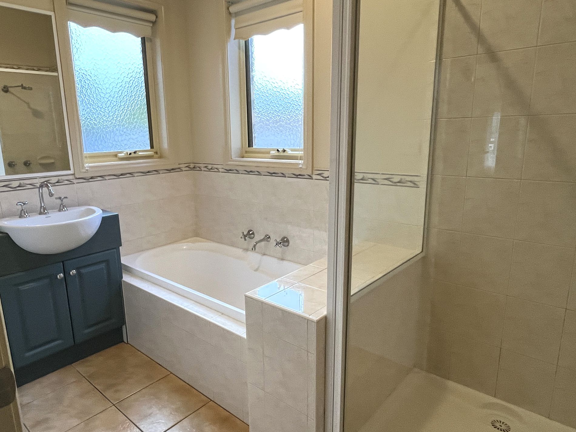 1 / 3 Apex Avenue, Belmont