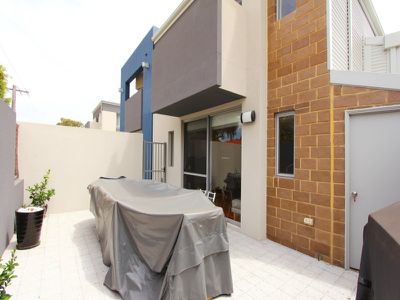 8 / 31 Pollard Street, Glendalough