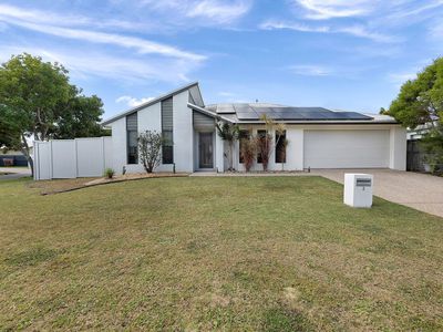 2 Seafarer Court, Blacks Beach