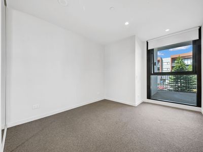 132 / 33 Quay Boulevard, Werribee South