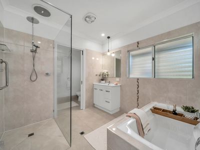 3 Leoni Close, Mooroobool
