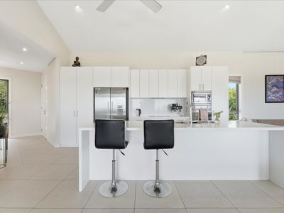 12 Scenic View, Razorback