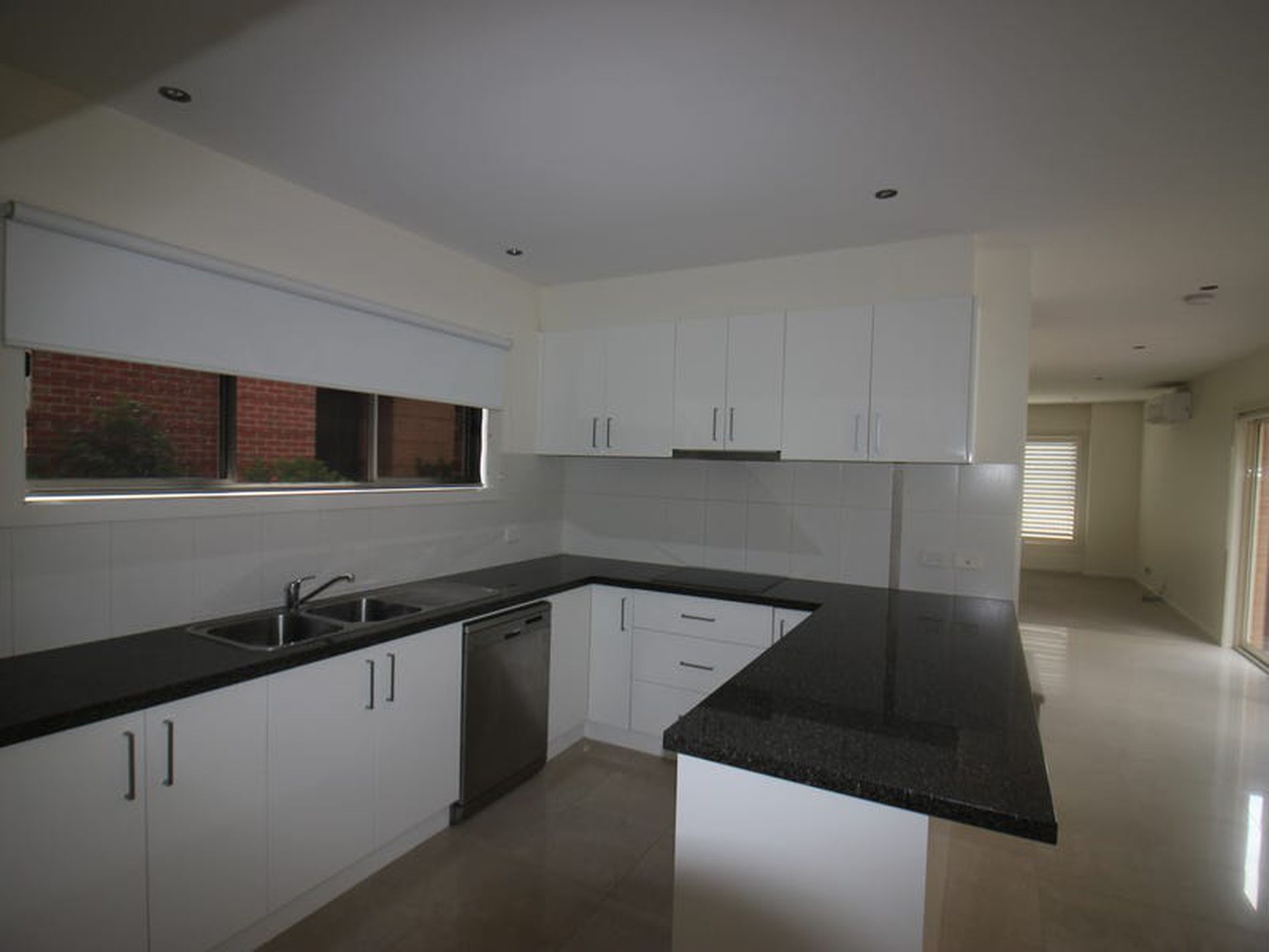 1 / 27 Roxby Street, Manifold Heights