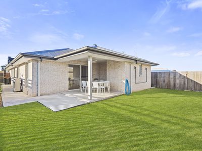 2 Barracks Court, Warner