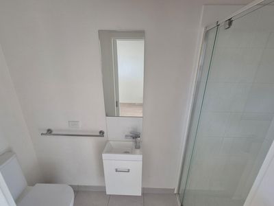 Room 9 / 98 Commercial Road , Footscray