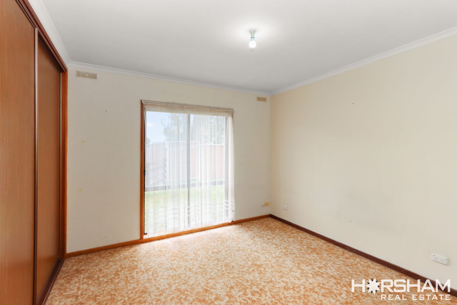 1 / 9 Young Street, Horsham