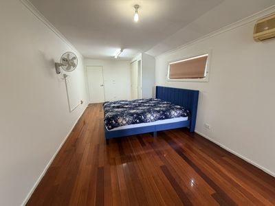 B4 / 31 Lenton Crescent, Oakhurst