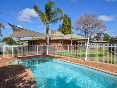 4 Holroyd Way, Boulder