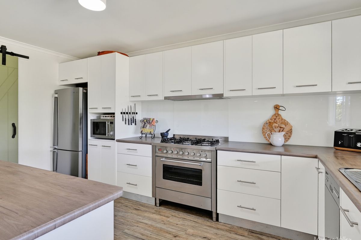 322 Hubbards Road North, Topi Topi