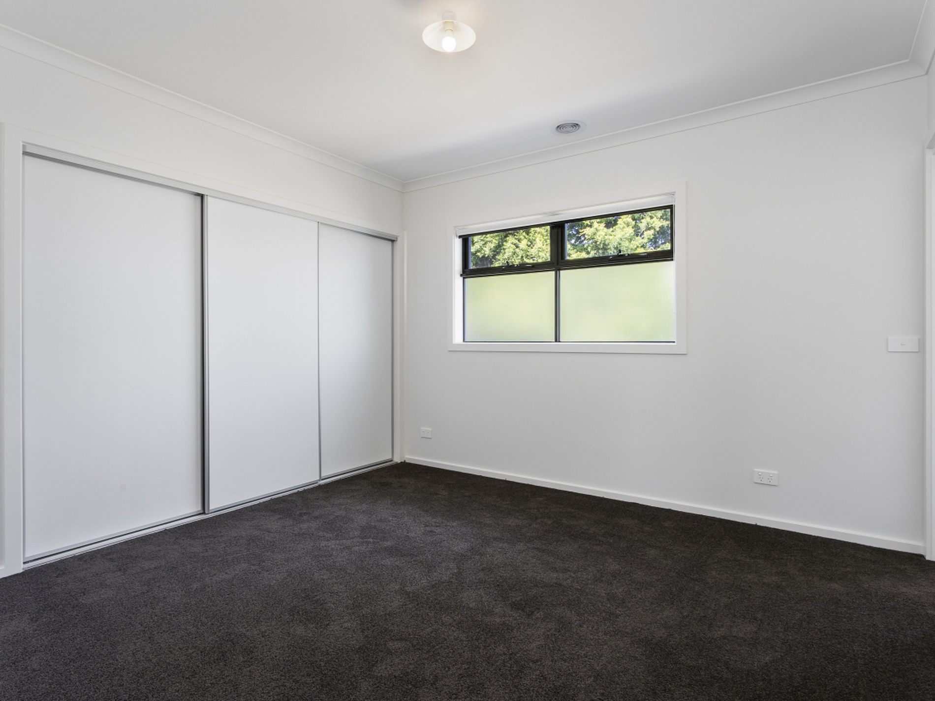 2 / 401 Shannon Avenue, Newtown