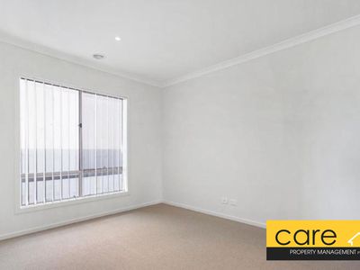 5 Waltzing Drive, Lynbrook