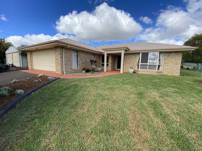 11 Macaulay Drive, Kingaroy