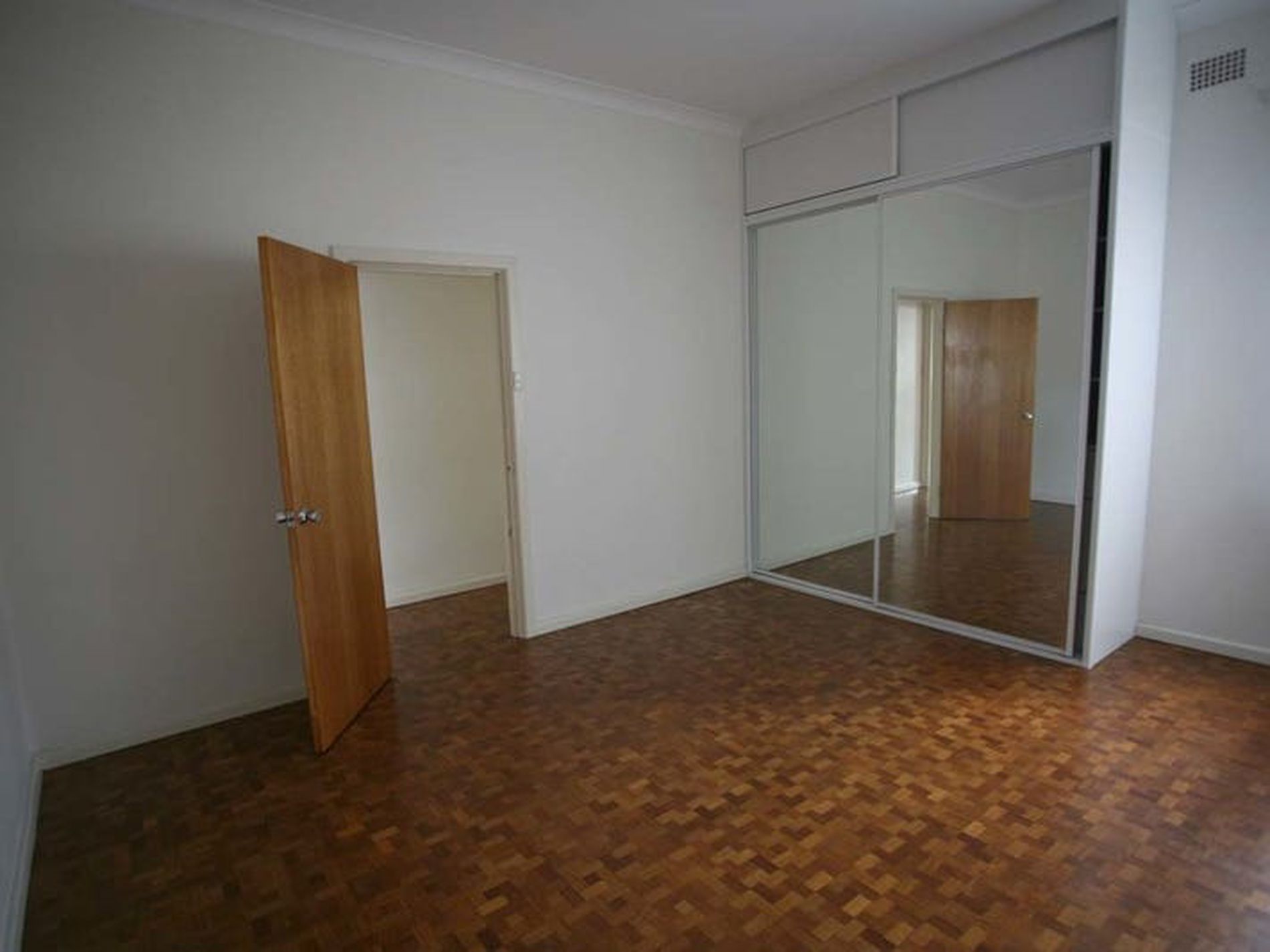 1 / 41 New Canterbury Road, Petersham