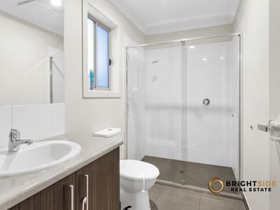 2  Grandstand Cres, Clyde North